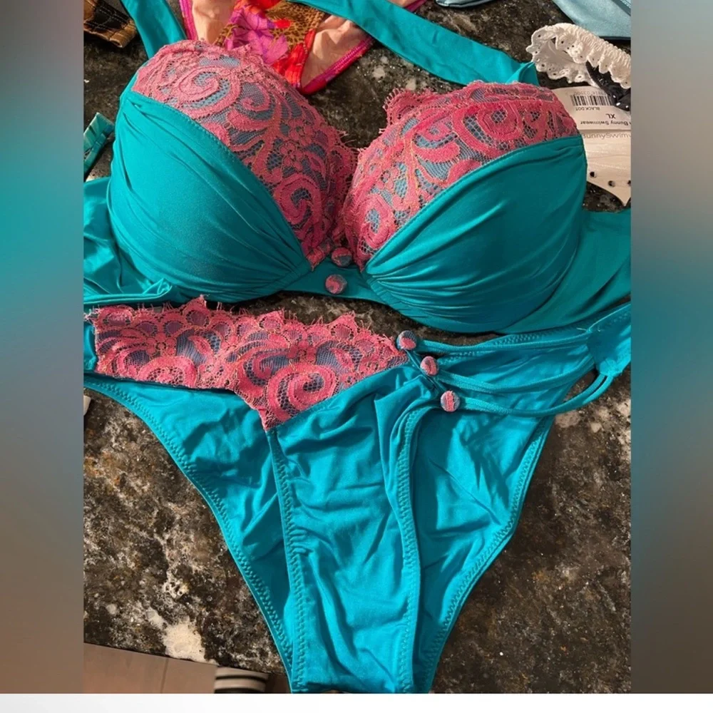 New with or without tags beach bunnies XL or L sizes have two small sets - Picture 5 of 17